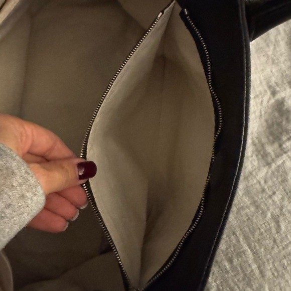 Reformation Oversized Patrizia Bag - Picture 9 of 10